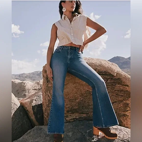 WOMEN'S WRANGLER high rise FIERCE FLARE JEAN - Picture 10 of 10